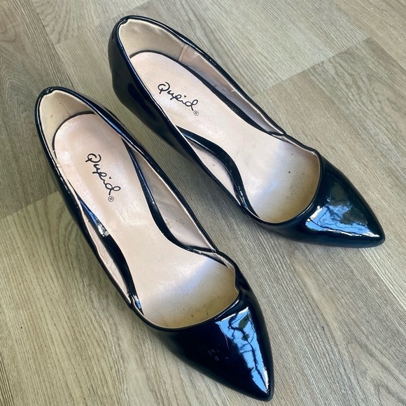 Qupid Black Patent Leather Style Pointed Toe Heels - Picture 2 of 11